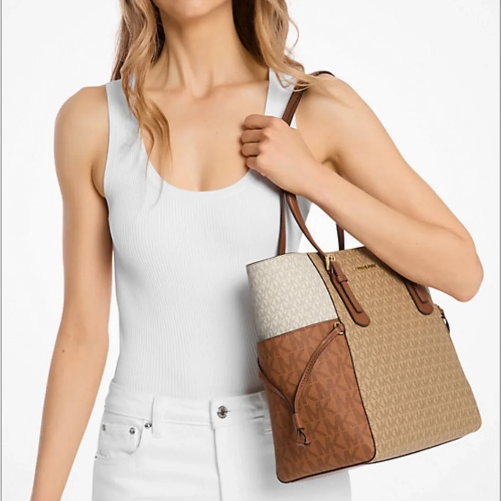 MICHAEL KORS  Voyager Large Color-Block Signature Logo Tote Bag